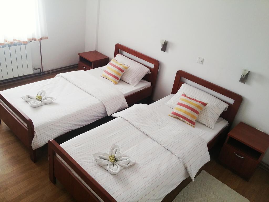Guest House Domig Licko Lesce Exterior foto