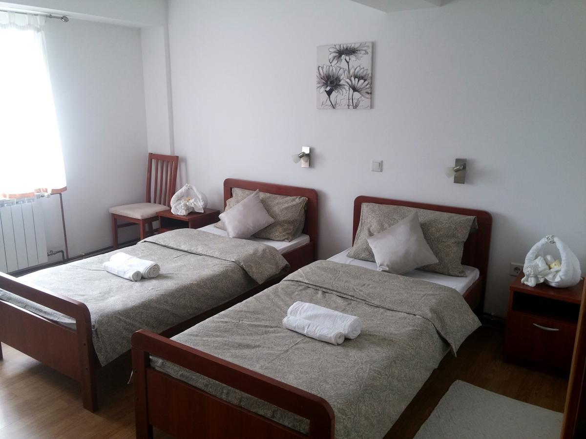 Guest House Domig Licko Lesce Exterior foto
