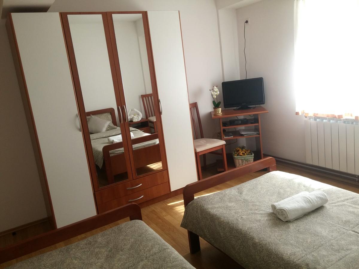 Guest House Domig Licko Lesce Exterior foto