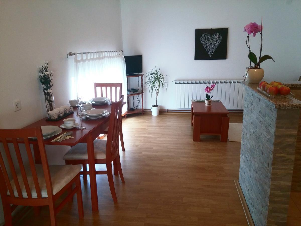 Guest House Domig Licko Lesce Exterior foto